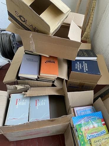 старих: Продам большой набор книг 📚 (3 коробки, около 70 книг) Продаю большую — 1