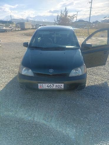 Toyota Platz: 2001 г., 1.5 л, Автомат, Бензин, Седан