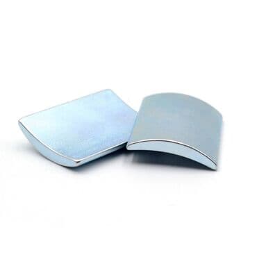 продаю магнит: Изогнутый неодимовый магнит Применение	Магнит Moto Форма	изогнутый — 1