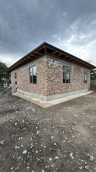 Кыймылсыз мүлк: 📍 В Сокулуке в районе Церкви, продаётся дом на стадии ПСО. 🏡Площадь — 2
