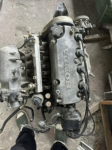 каллектор: Двигатель Honda, рядный 4-цилиндровый, 16 клапанов, распределённый — 1