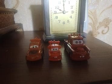 Детские самокаты: Три маленькие игрушечные машинки Цена за три: 300 сом. Находятся в — 1