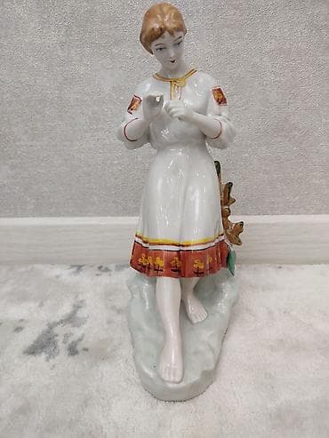 биговой дарошка: Статуэтка СССР . Девушка гадающая на ромашке высота 30 сантиметров в — 2