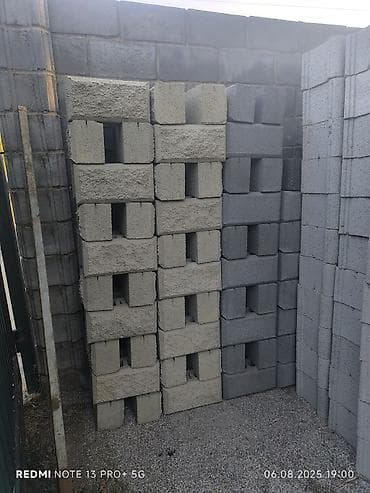 Бетонные пустотелые блоки для строительства и ландшафтных работ. -