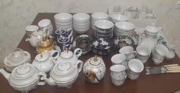 посуда для сыпучих: Большой набор разнообразной посуды, включающий в себя чайники, чашки — 1