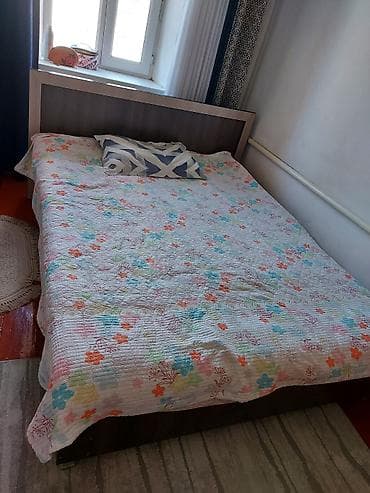 Двуспальная кровать с высоким изголовьем + пружинный матрас. - Размер