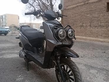 вадиной скутер: Скутер с агрессивным дизайном и двойной круглой LED-оптикой спереди — 1