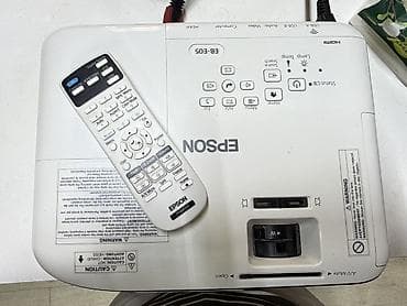 Проектор Epson EB‑E05 с пультом и фирменной сумкой-переноской — 1
