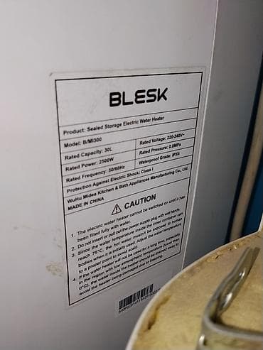 man: Электрический накопительный водонагреватель Blesk BMI300 - Тип — 2