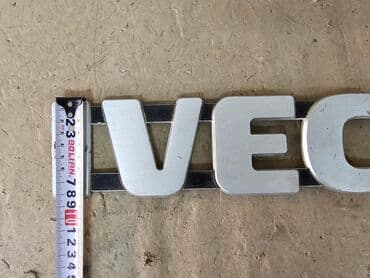 чехол на минивен: Эмблема Iveco, алюминий. Высота: 8см Длинна: 39см — 9