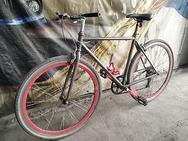 Городской велосипед с прямой рулевой посадкой и колесами 28” (700C)