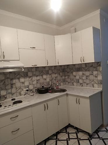 квартира гостничного типа: Продаю 1-кв. гостиничного типа, комната с балконом, дверь — 10