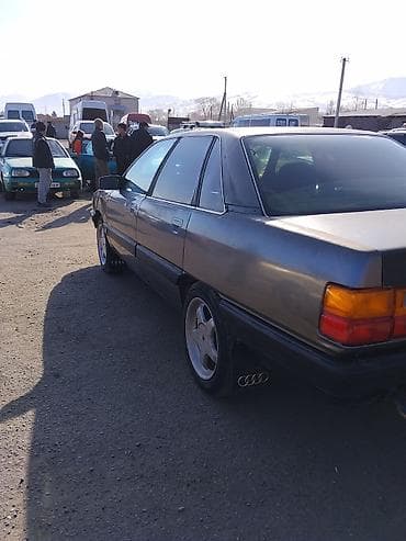 атбашы авто: Audi 100: 1989 г., 2 л, Кол менен иштөөчү, Бензин, Седан — 5