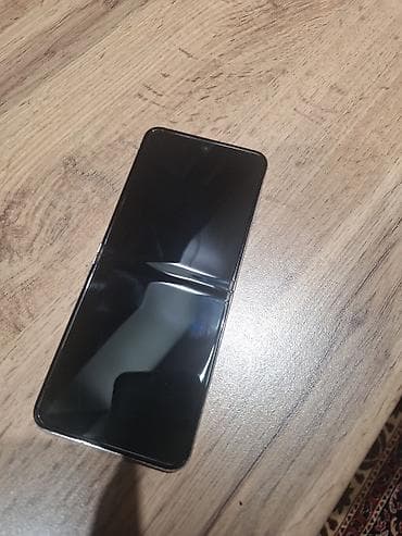 дишовый телефон: Samsung Z Flip, Б/у — 1