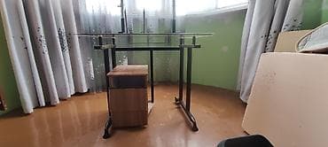 Продаю письменный стол б/у. Полка и столешница из стекла, есть — 2