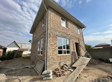 Двухэтажный кирпичный дом (строительство). - Материал стен