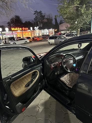 1995: Mazda 626: 1995 г., 1.8 л, Механика, Бензин, Хэтчбэк — 4