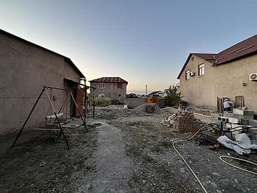 Недвижимость: Продаётся времянка Участок: 4 сотых Вода, свет есть Рядом есть — 2