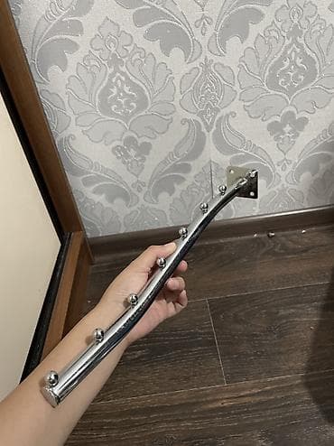Торговое оборудование: Вешалки 15шт за 150 сомов Цеполка для вешей более 20 шт 300 сомов — 3