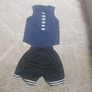 джинсы темные: Баскетбольный комплект Jordan (майка + шорты) - Майка без рукавов — 1