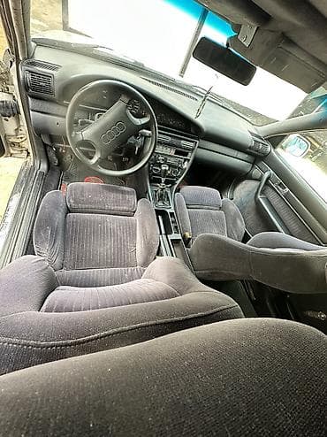 т 28 х4: Audi A6: 1995 г., 2.6 л, Кол менен иштөөчү, Бензин, Седан — 4