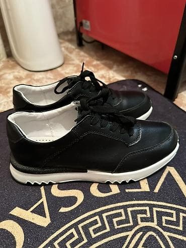 кожаные туфли мужские: Кроссовки повседневные, черные - Дизайн: лаконичные черные кроссовки — 3