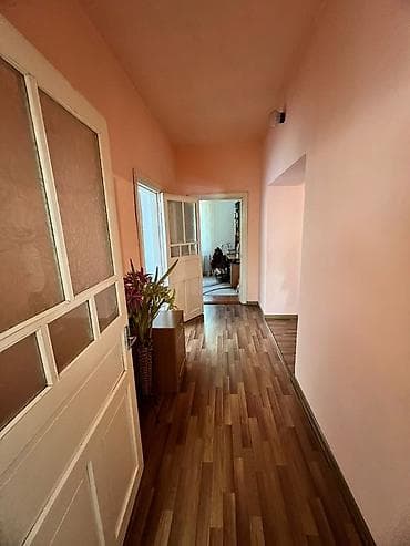 дом полечудес: Жилой дом с ухоженным двором и садом. Дом находится по — 6