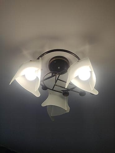 светильник в детскую: Потолочная люстра на 3 плафона Продаётся стильная потолочная люстра на — 3