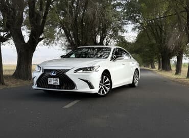 Lexus ES: 2020 г., 2.5 л, Вариатор, Гибрид, Седан