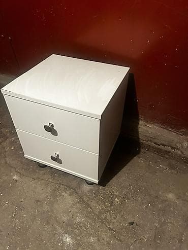 Белая тумба с двумя выдвижными ящиками Размеры: Ширина 15 см Высота