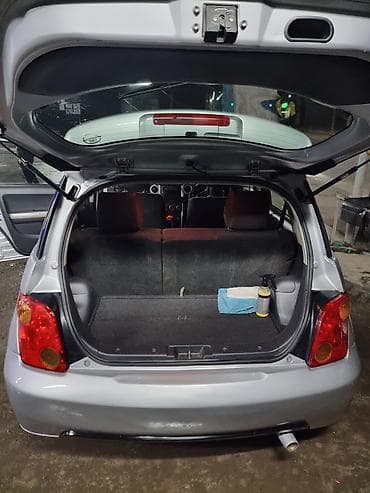 с4 100: Компактный пятидверный хэтчбек серебристого цвета. Основные — 10