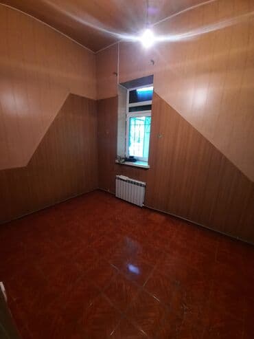 Ковролин: В г.Ош сдаётся помещение под бизнес, вдоль дороги 100кв.м., Адрес — 4