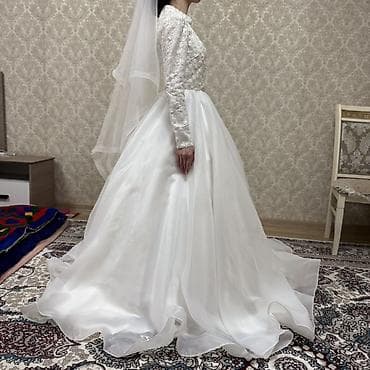 Свадебное платье в классическом стиле с закрытым верхом и пышной — 5