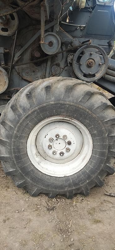 водный банан: Продаю 2 Шины от Комбайна накаченные звоните по этому номеру поговорим — 2