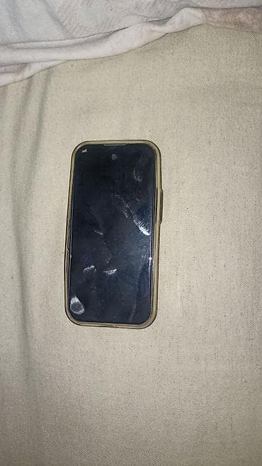 самые дешёвые айфоны: IPhone 17, Б/у, Черный, Чехол — 4