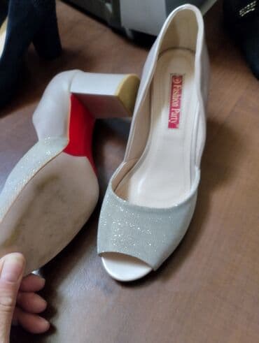 Продам туфли каждая пара по 800 сом, брали дороже. 1-2 раз