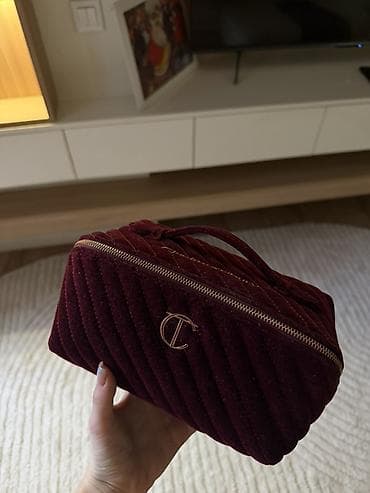 Косметичка Charlotte Tilbury, косметика Patrick Ta румяна, пудра laura