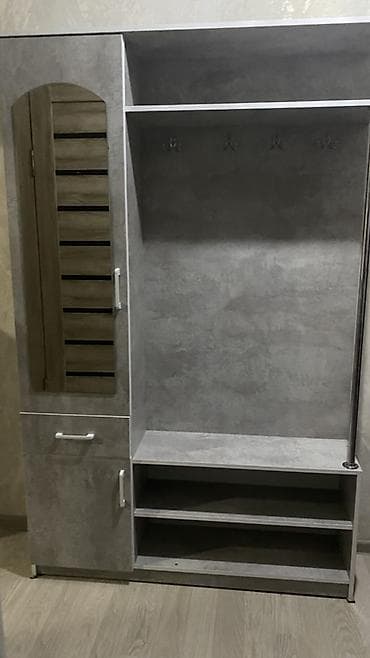 кийимдер бу: Прихожая с шкафом и зеркалом + трехдверный платяной шкаф, выполненные — 1