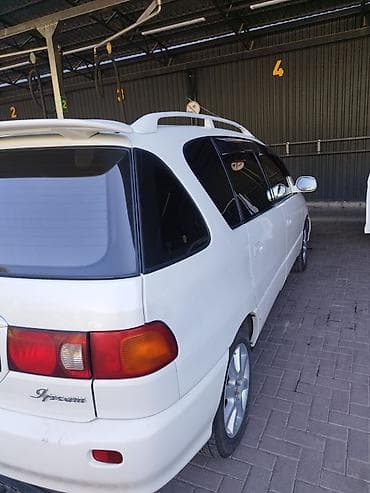стёк: Toyota Ipsum: 2000 г., 2 л, Автомат, Бензин, Минивэн — 4
