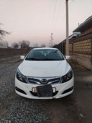 BYD E5: 2018 г., Седан