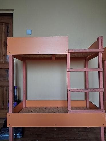 двухъярусный деревянный детский кровать: Двухъярусная детская кровать, Натуральное дерево, цвет - Оранжевый — 3