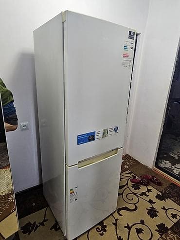 серый холодильник: Холодильник Samsung, Двухкамерный, No frost — 2