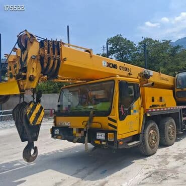 на железных номерах: Автокран, XCMG, 2014 г., от 30 м — 1