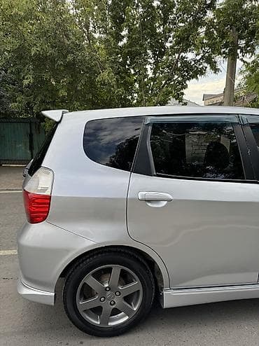 Продажа авто: Honda Fit: 2002 г., 1.5 л, Вариатор, Бензин, Хэтчбэк — 8
