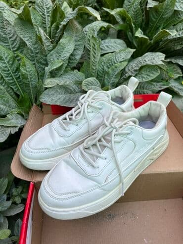 женская модельная обувь больших размеров: Кроссовки, 38, Б/у, цвет - Белый — 2