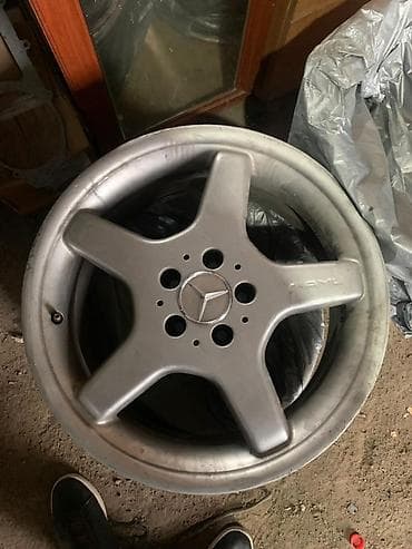 Шины и диски: Литые Диски R 18 AMG, Комплект, отверстий - 5, Б/у — 2