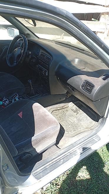 Транспорт: Nissan Primera: 1993 г., Механика, Седан — 5