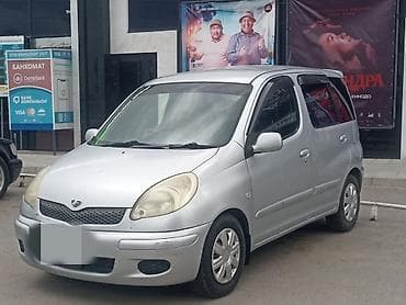 town ace: Toyota Funcargo: 2004 г., Хэтчбэк — 3