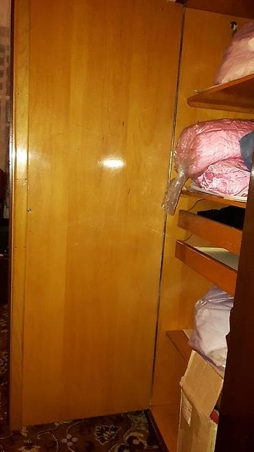 дордой одежды: Продаю 2 шифоньера и кресло. Один шифоньер цельный деревянный, 3 — 3