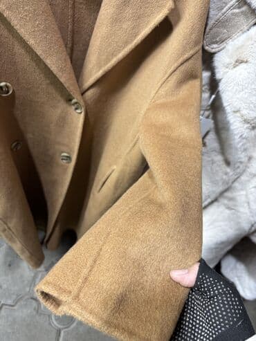 Пальто: Классическое женское пальто цвета верблюжьей шерсти (camel). - Крой — 5